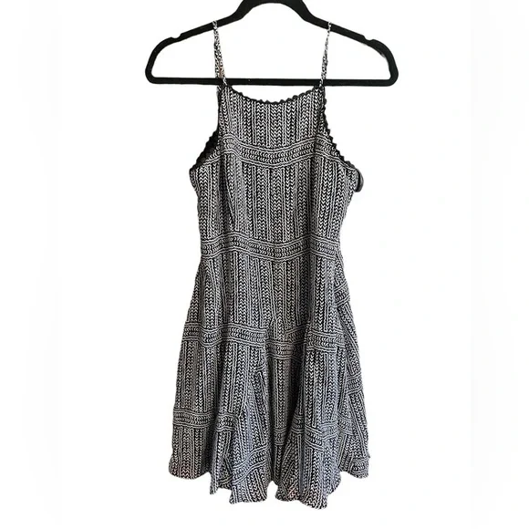 BCBGeneration Woman’s Black/White Pattern Mini Dress, Size 6 - Picture 9 of 10